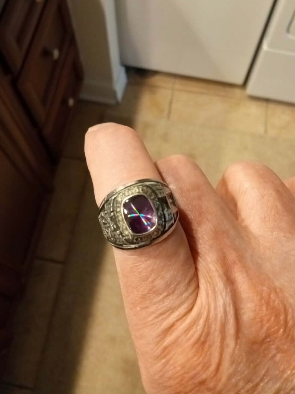 Vintage High School Class Ring ... 1980 ... Stunning Purple Stone